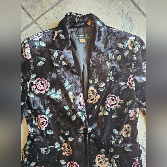 Floral Print Velvet Jacket - Picture 9 of 15